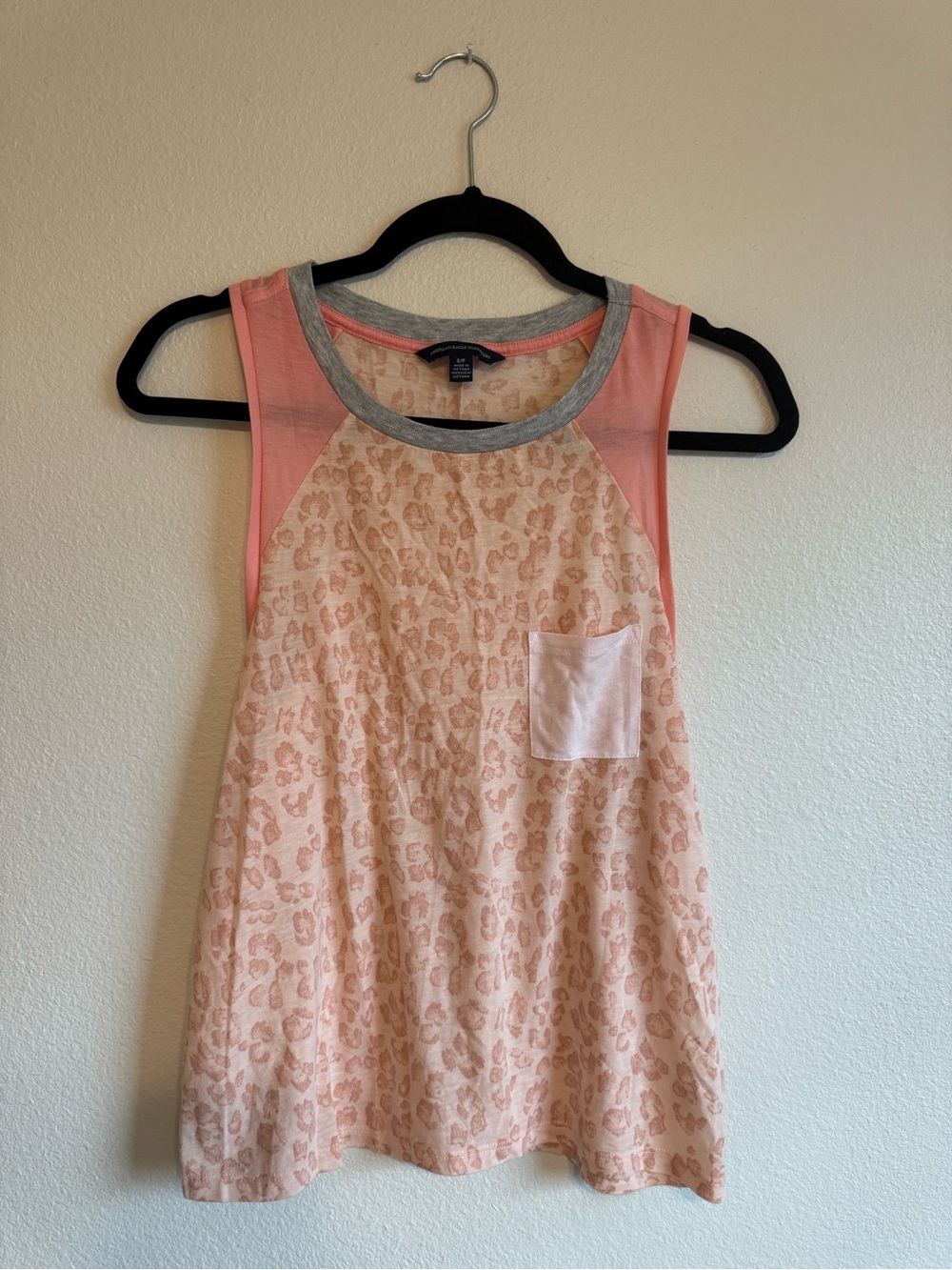 American Eagle Peach Leopard Pocket Tank with Coral Sleeves